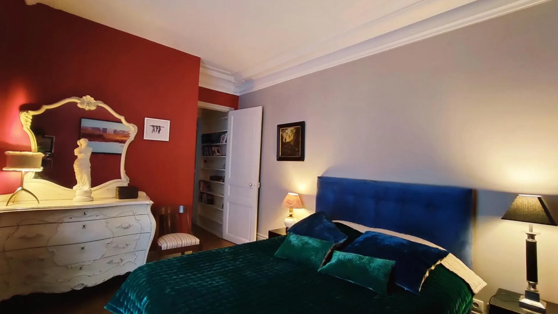 Rue De Berri - Paris 8 Apartment