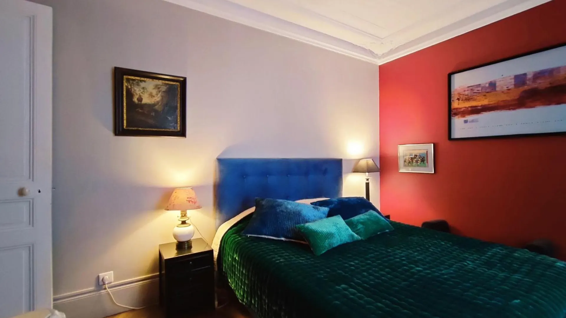 Rue De Berri - Paris 8 Apartment